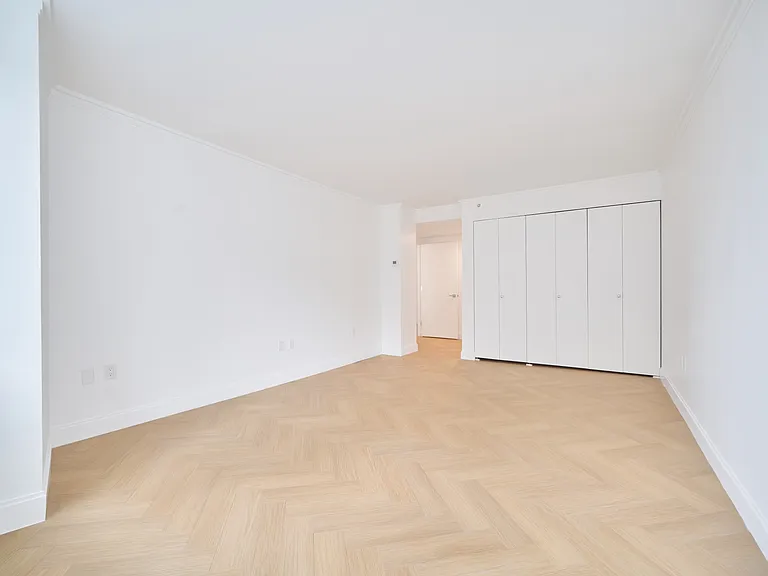 160 Riverside Blvd #14S — Photo 13