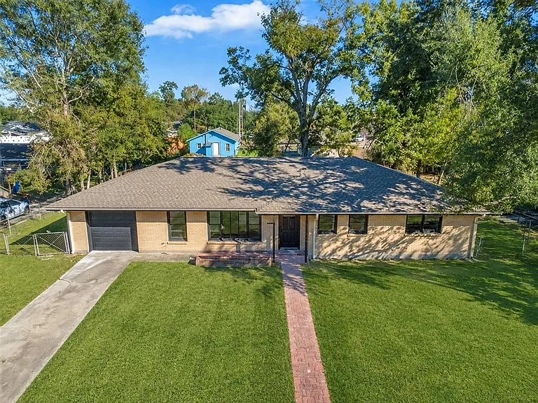 2707 Tupelo St — Photo 2