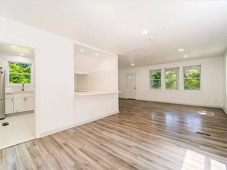 629 South Rd — Photo 11