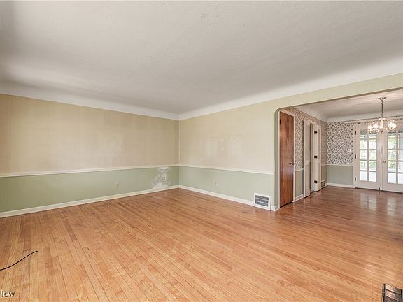 5th image of 4543 Angela Dr