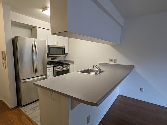3rd image of 6909 Weedin Pl NE #B401