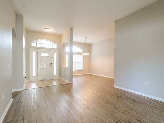 3rd image of 2417 Huron Cir