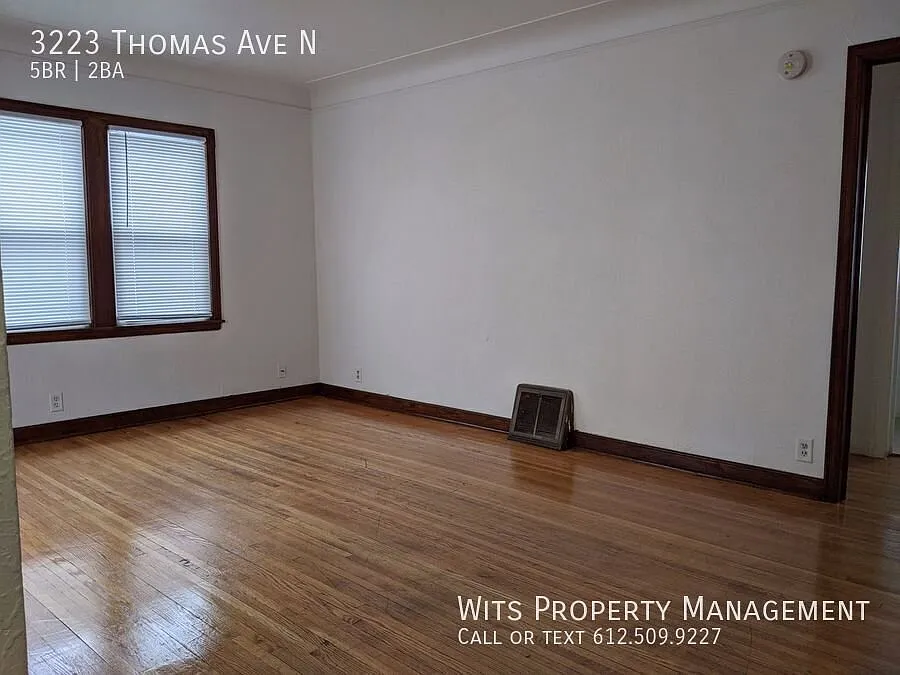 Beautiful 5 Bedroom, 2 Bathroom Home — Photo 2