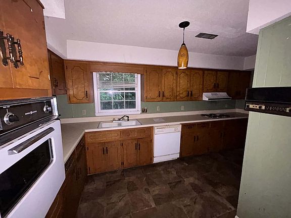 3rd image of 1401 Summit St