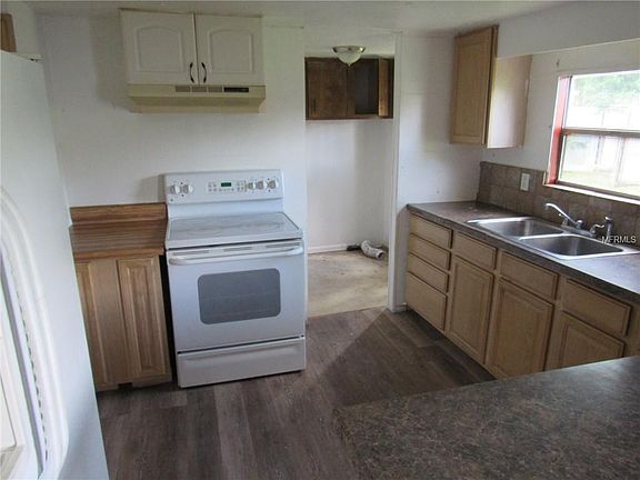 2nd image of 404 Tammis Ln