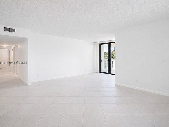 3rd image of 1121 Crandon Blvd APT F206