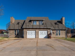 2122 S White Oak Cir, Wichita, KS 67207