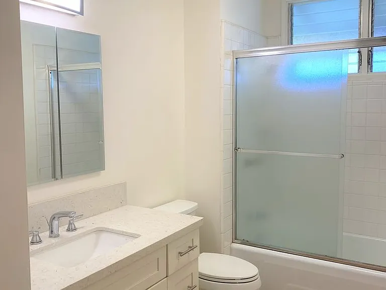 2702 Manoa Rd — Photo 12