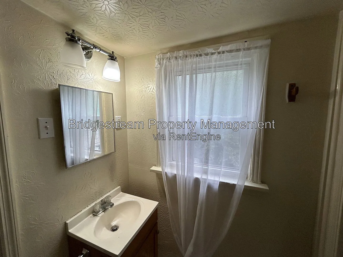 1317 Salem Ave — Photo 4