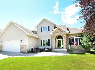 1348 S 40th St, Grand Forks, ND 58201