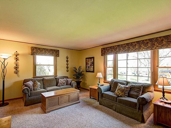 2nd image of 602 Lee Ct
