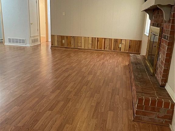 5th image of 605 Evans St