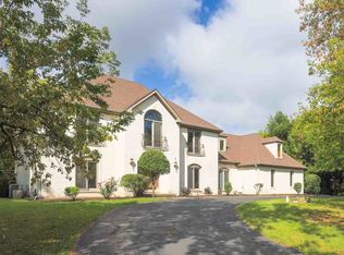 2316 Coach Rd, Long Grove, IL 60047