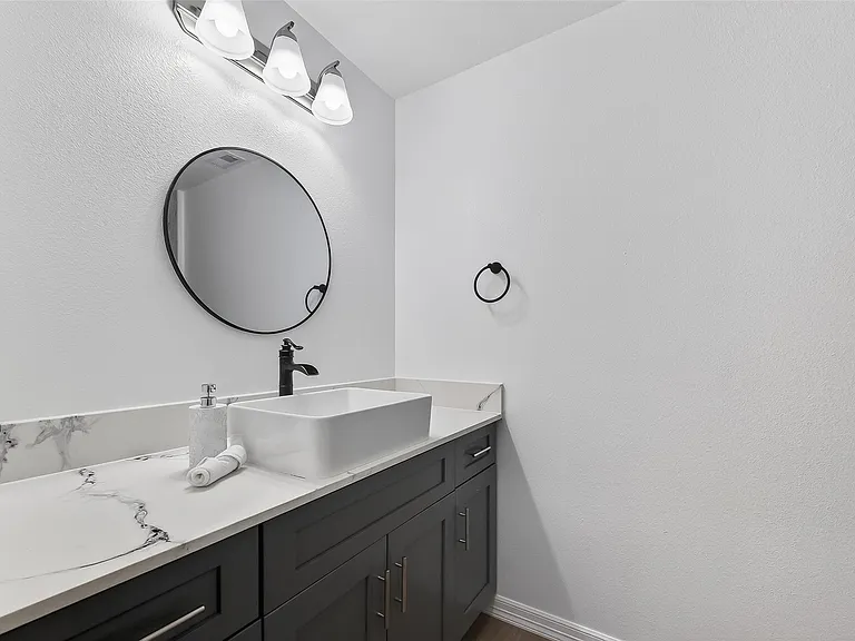 7725 Hoffman St #B — Photo 12