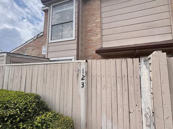 2110 Wilcrest Dr APT 123, Houston, TX 77042