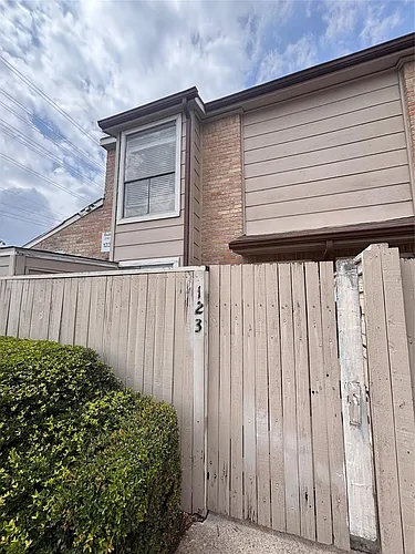 2110 Wilcrest Dr #123 Photo 1