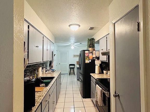 4th image of 409 Robertson St