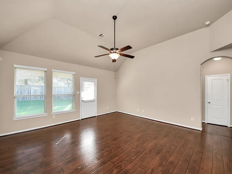 3115 Lake Dr — Photo 16