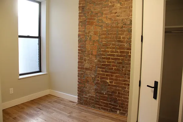 Rented by Evergreen Apartments BK | media 40