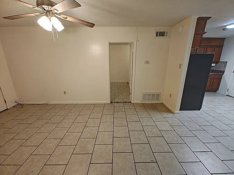 1950 Torreyson St #B — Photo 8