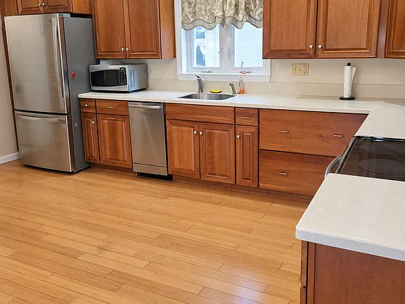 4th image of 271 Vineyard Ave