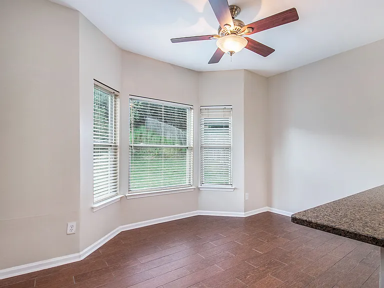 395 Sugarberry Ln — Photo 12