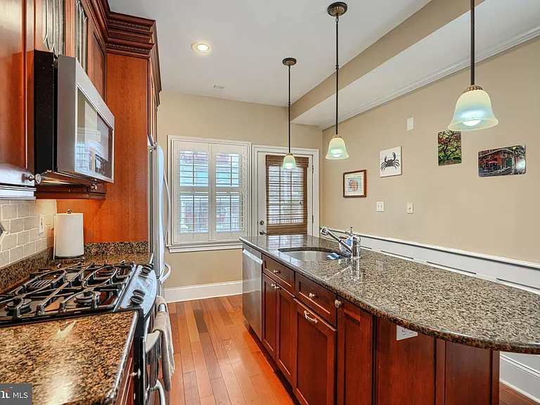 600 S Robinson St — Photo 24