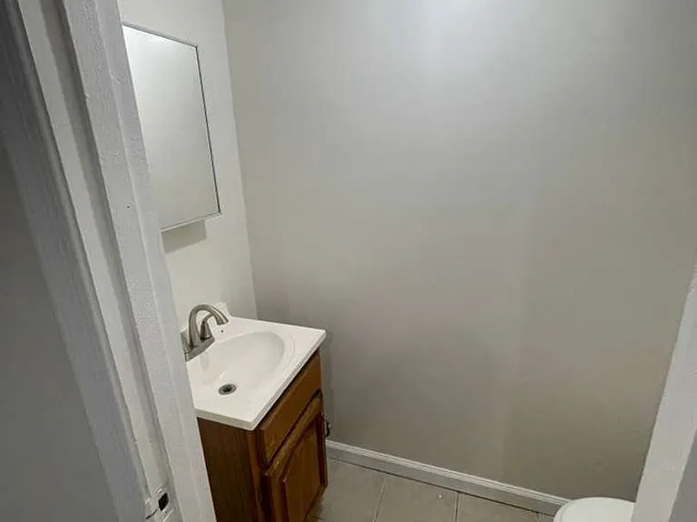 1502 N Kenwood Ave — Photo 17