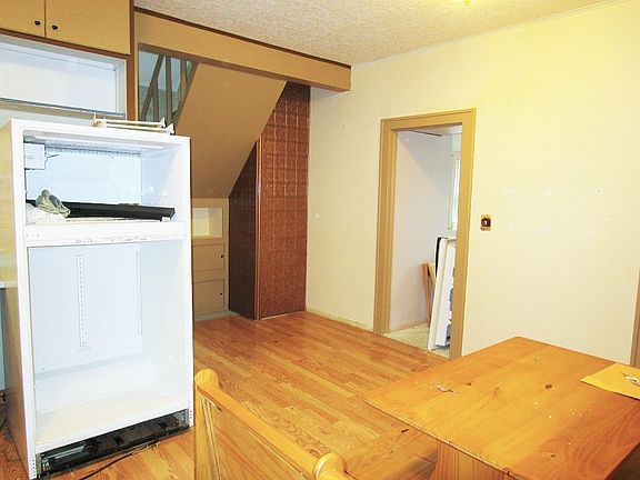 4th image of 35 Moorehouse Pl