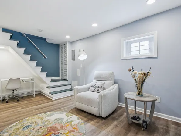 53 Cottage Street image 11 of 21