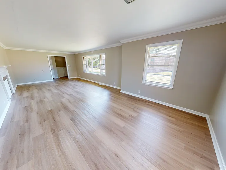 916 W Wayne St — Photo 3