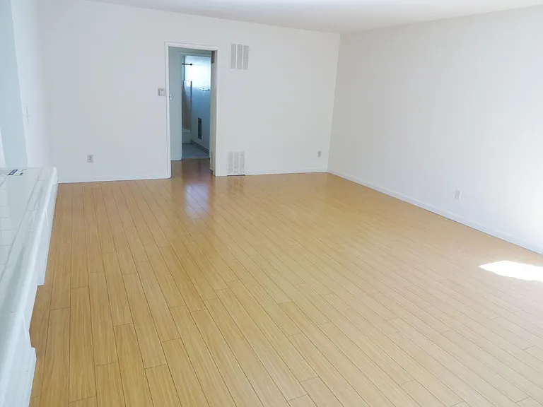 91 N Mar Vista Ave #9 — Photo 17