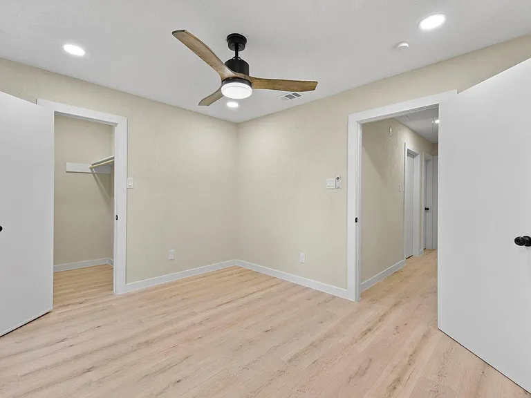2322 Aprilmont Dr — Photo 21