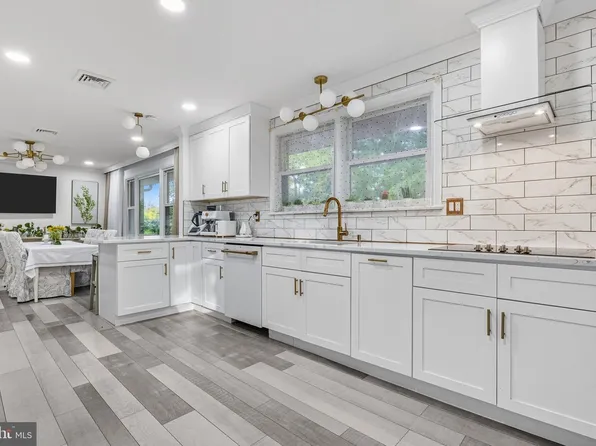 3 Dogwood Dr, Churchville, PA 18966