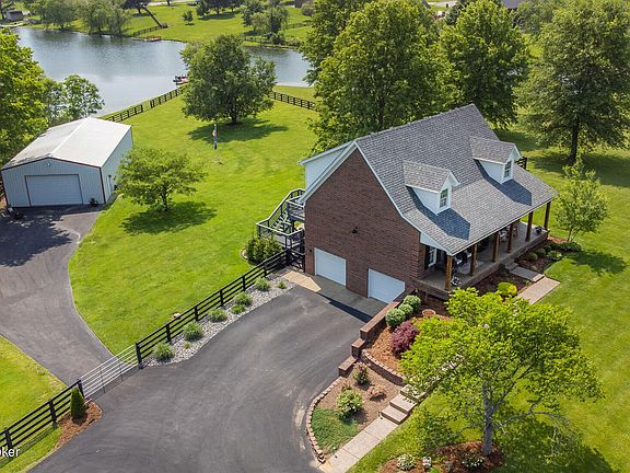 3rd image of 70 Lakepoint Dr