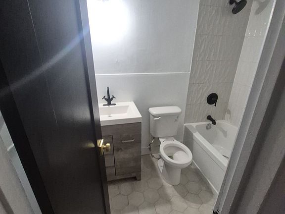 5th image of 280 Lorne Ave #7