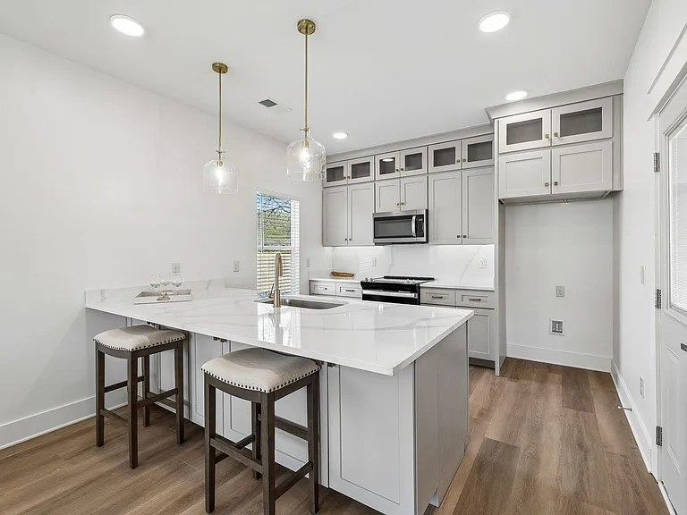 106 N Moss Ave #A — Photo 6