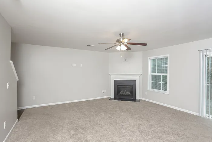 5 bed, 3.0 bath, 2241 sqft, $2,295 — Photo 4