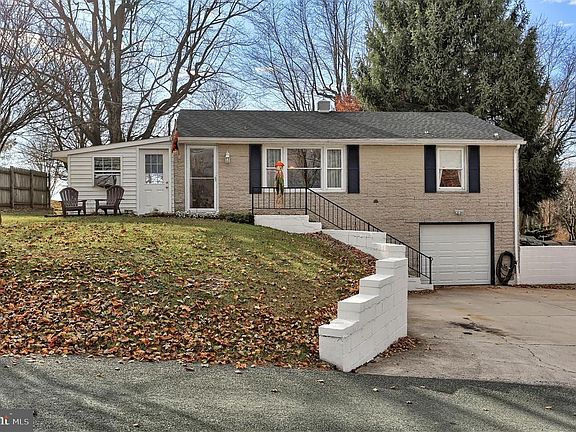 2nd image of 3443 Skyview Dr