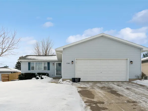 2365 Hillview Dr, Marion, IA 52302