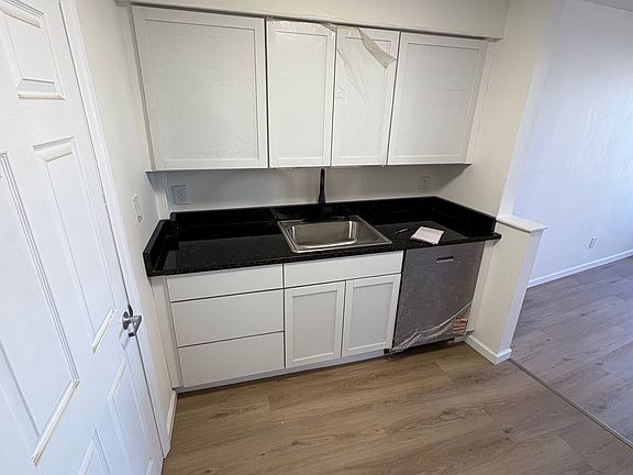 4th image of 2 Washington Ave #6