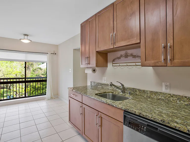 302 Hilltop Ln #K — Photo 13