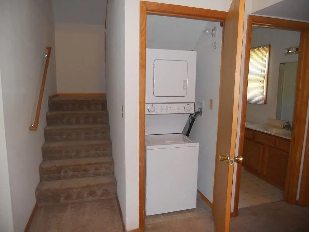 3 bed, 1084 sqft, $1,575 — Photo 3