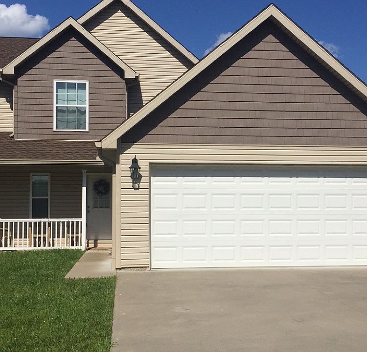 Front Yard/Garage/Driveway