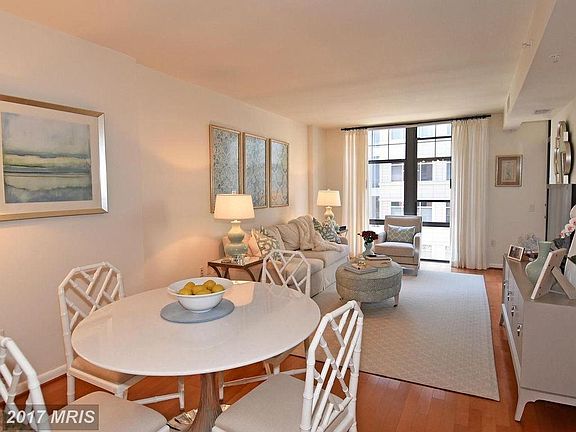 3rd image of 1021 N Garfield St APT 603