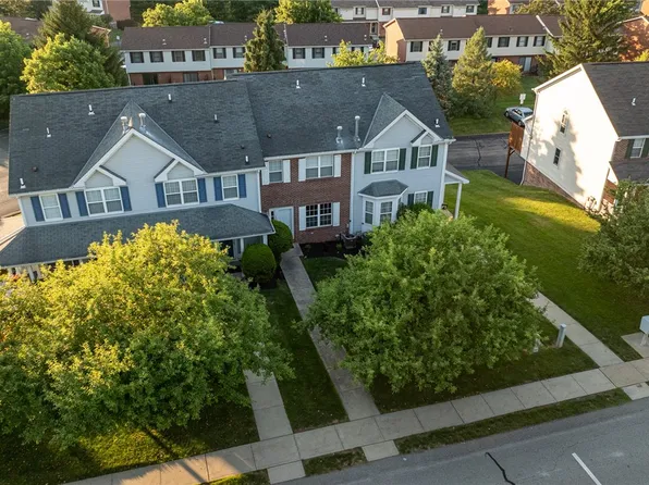 222 Castle Creek Dr, Seven Fields, PA 16046