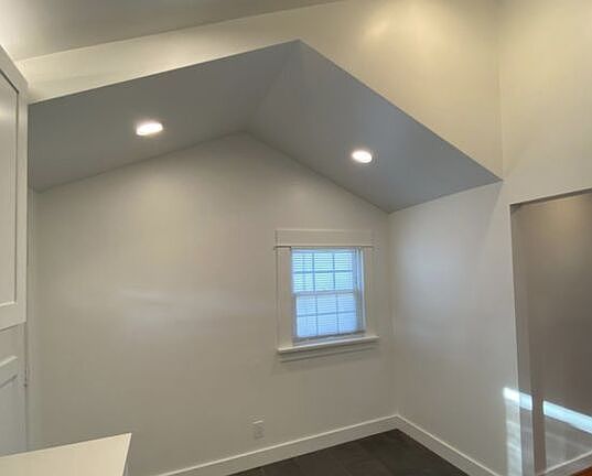 5th image of 127 N Cedar Ave