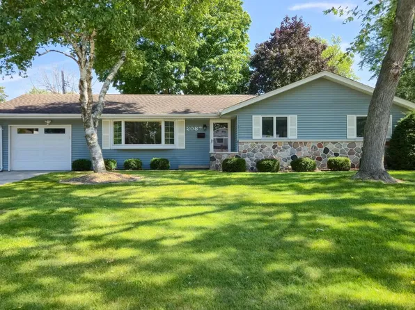 208 Hazel LANE, Hartland, WI 53029