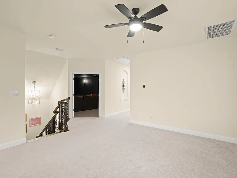 121 Burgess Ln — Photo 22