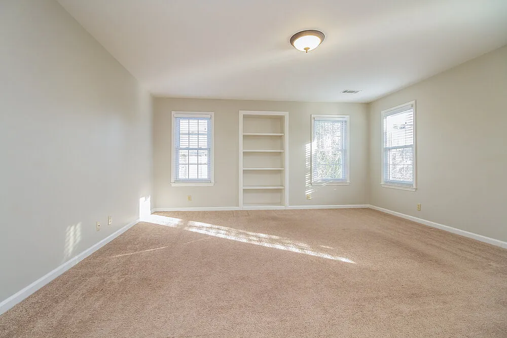 3 bed, 2.5 bath, 2787 sqft, $3,620 — Photo 4